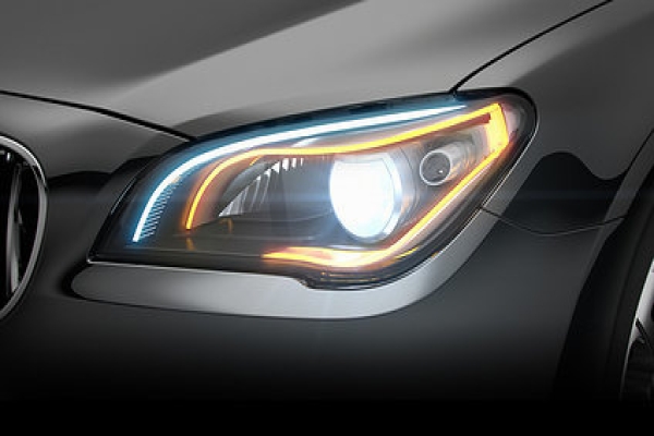 道路救援：近光灯和远光灯的使用及操作